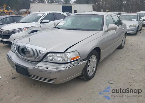 2006 Lincoln Town Car Signature Limited z USA, uszkodzony, nr VIN 1LNHM82V56Y624476